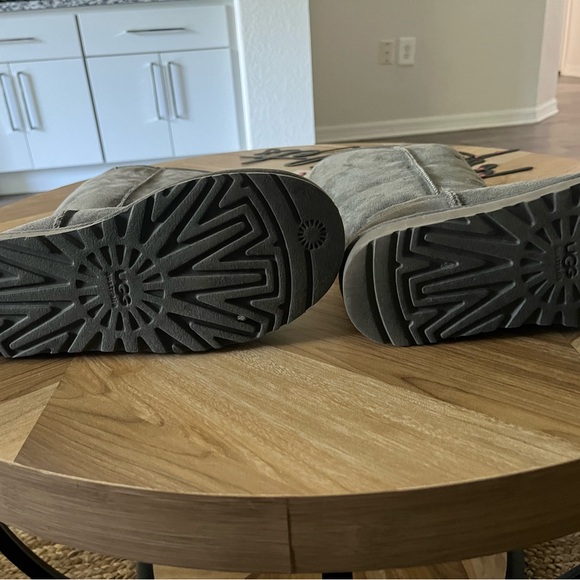 Ugg boots - Picture 2 of 2